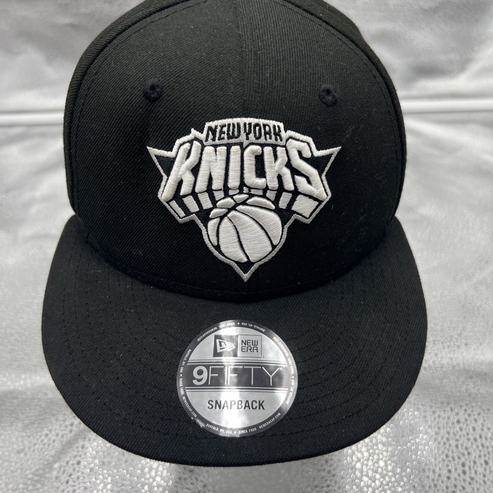 New York Knicks Black NBA New Era 9Fifty SnapBack